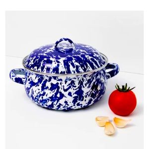 2.5 quart Golden Rabbit enamel Dutch oven. Never been used!